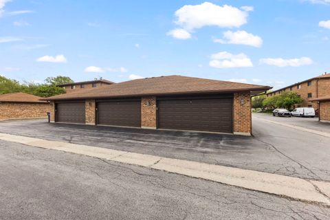 Tiny photo for 8810 W 140th Street #212, Orland Park, IL 60462 (MLS # 12643059)