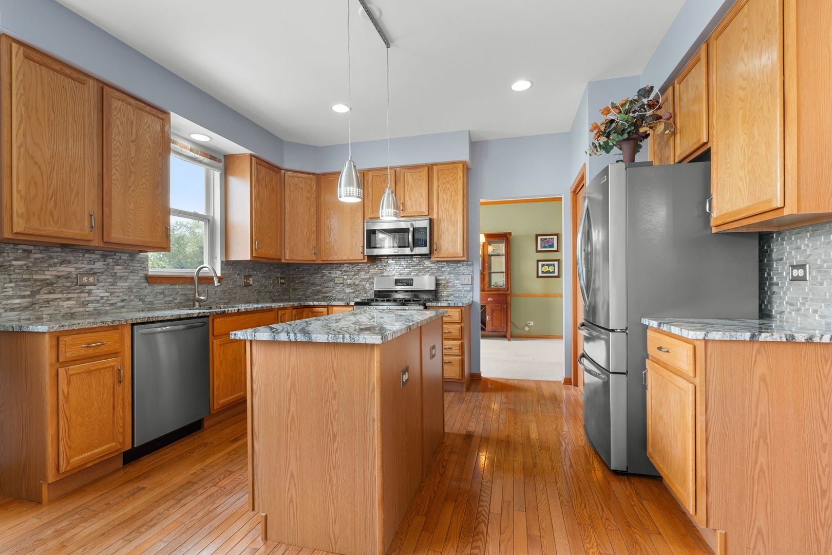 1942 W River Oaks Drive