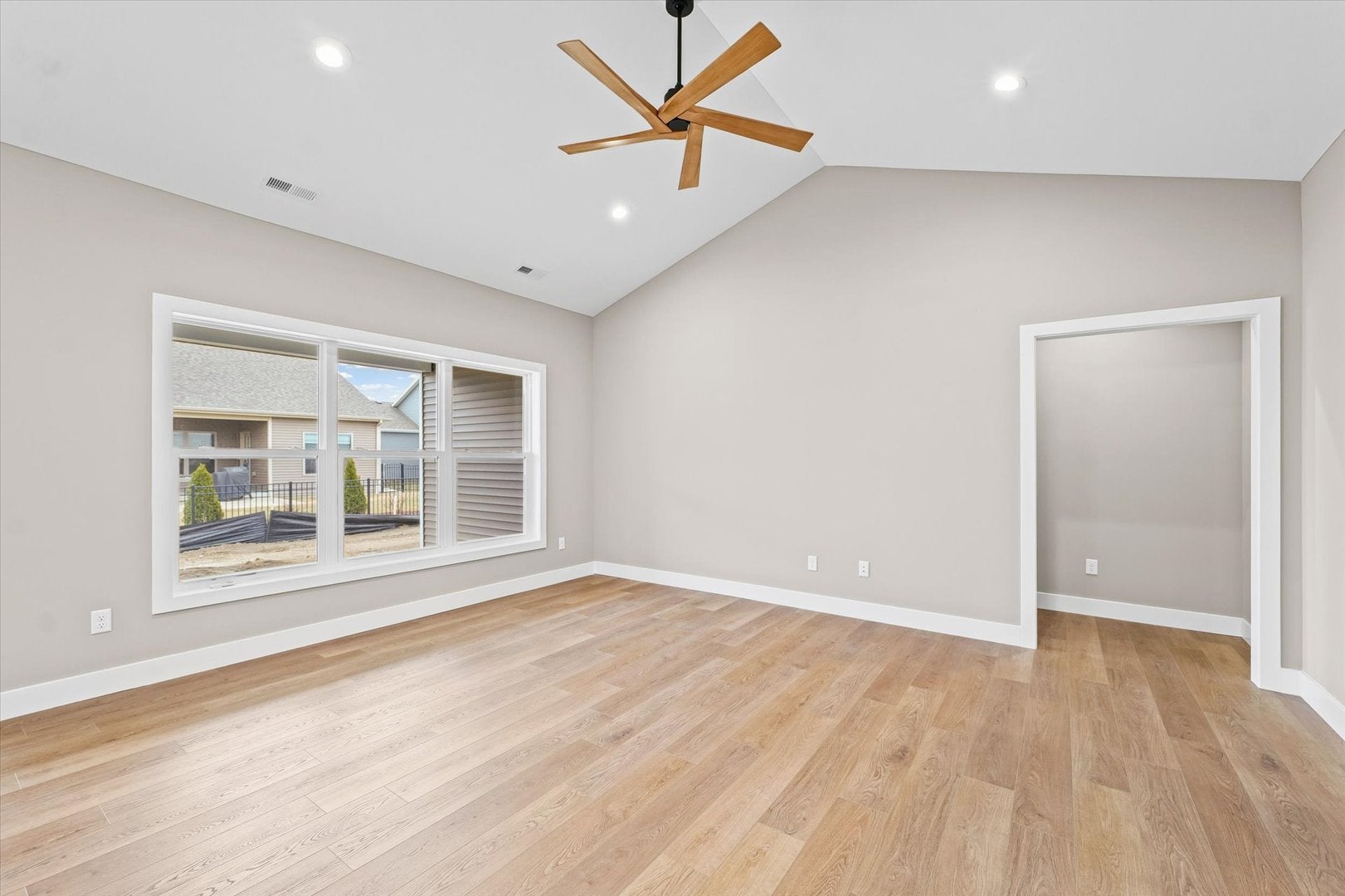 3902 Bay Circle