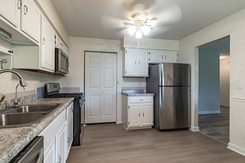 Tiny photo for 692 Hapsfield Lane #4B1, Buffalo Grove, IL 60089 (MLS # 12707205)