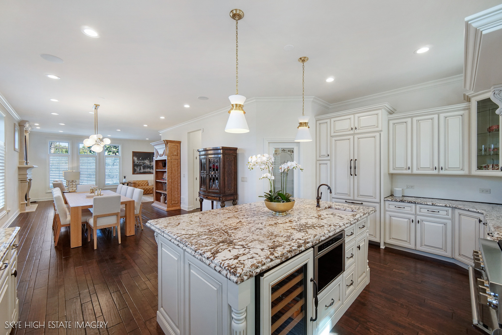 Oak Brook, Illinois, 60523, United States, 4 Bedrooms Bedrooms, ,4 BathroomsBathrooms,Residential,Active,2035151
