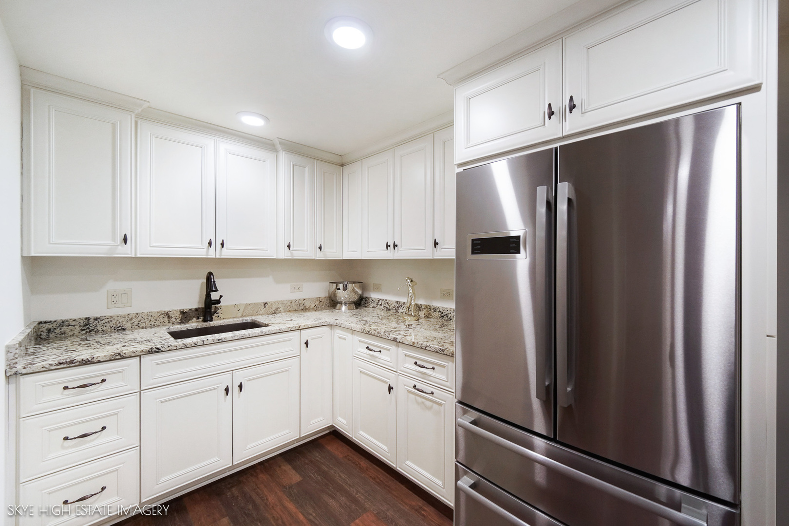 Oak Brook, Illinois, 60523, United States, 4 Bedrooms Bedrooms, ,4 BathroomsBathrooms,Residential,Active,2035151