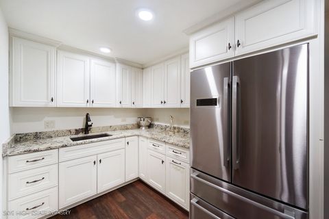 Tiny photo for 1 Willowcrest Drive, Oak Brook, IL 60523 (MLS # 12610888)