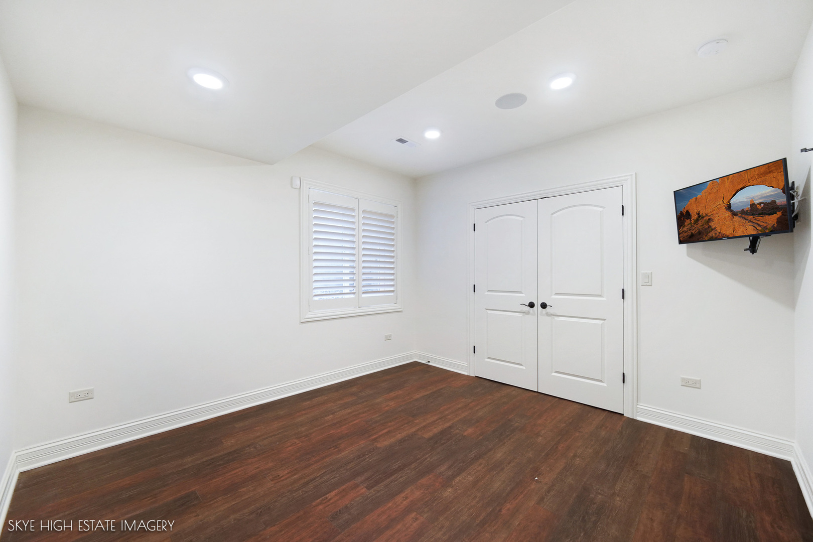 Oak Brook, Illinois, 60523, United States, 4 Bedrooms Bedrooms, ,4 BathroomsBathrooms,Residential,Active,2035151
