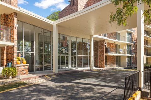 Tiny photo for 1150 E Jackson Street #1A, Lombard, IL 60148 (MLS # 12485981)