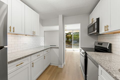 Tiny photo for 1150 E Jackson Street #1A, Lombard, IL 60148 (MLS # 12485981)