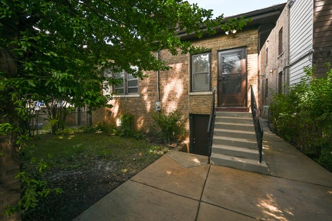 Tiny photo for 2619 W Farwell Avenue, Chicago, IL 60645 (MLS # 12798226)