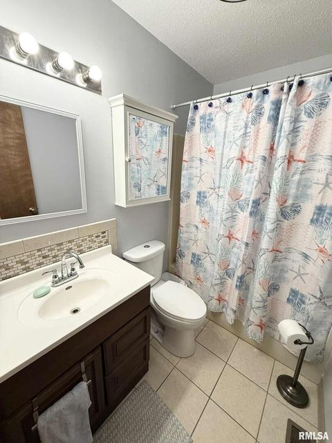 Tiny photo for 1105 OAKWOOD Lane, Marion, IL 62959 (MLS # QC4266070)