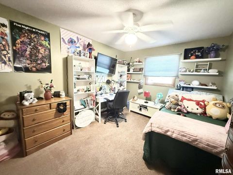 Tiny photo for 1105 OAKWOOD Lane, Marion, IL 62959 (MLS # QC4266070)