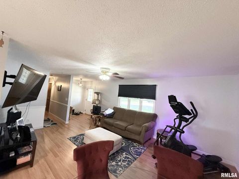 Tiny photo for 1105 OAKWOOD Lane, Marion, IL 62959 (MLS # QC4266070)