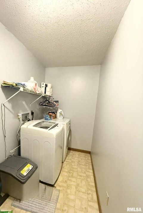 Tiny photo for 1105 OAKWOOD Lane, Marion, IL 62959 (MLS # QC4266070)