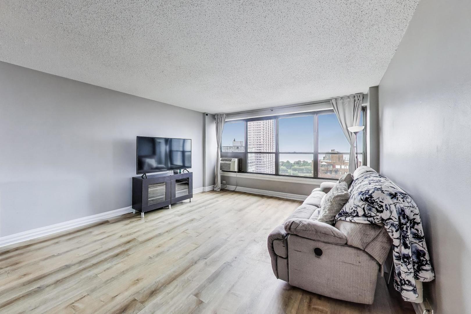 2930 N SHERIDAN Road 2111