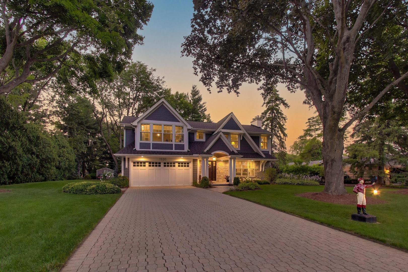 1520 W Lonnquist Boulevard