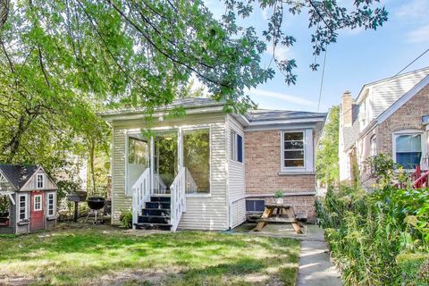 Tiny photo for 6053 N Keeler Avenue, Chicago, IL 60646 (MLS # 12488658)