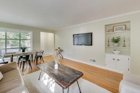 Tiny photo for 6053 N Keeler Avenue, Chicago, IL 60646 (MLS # 12488658)