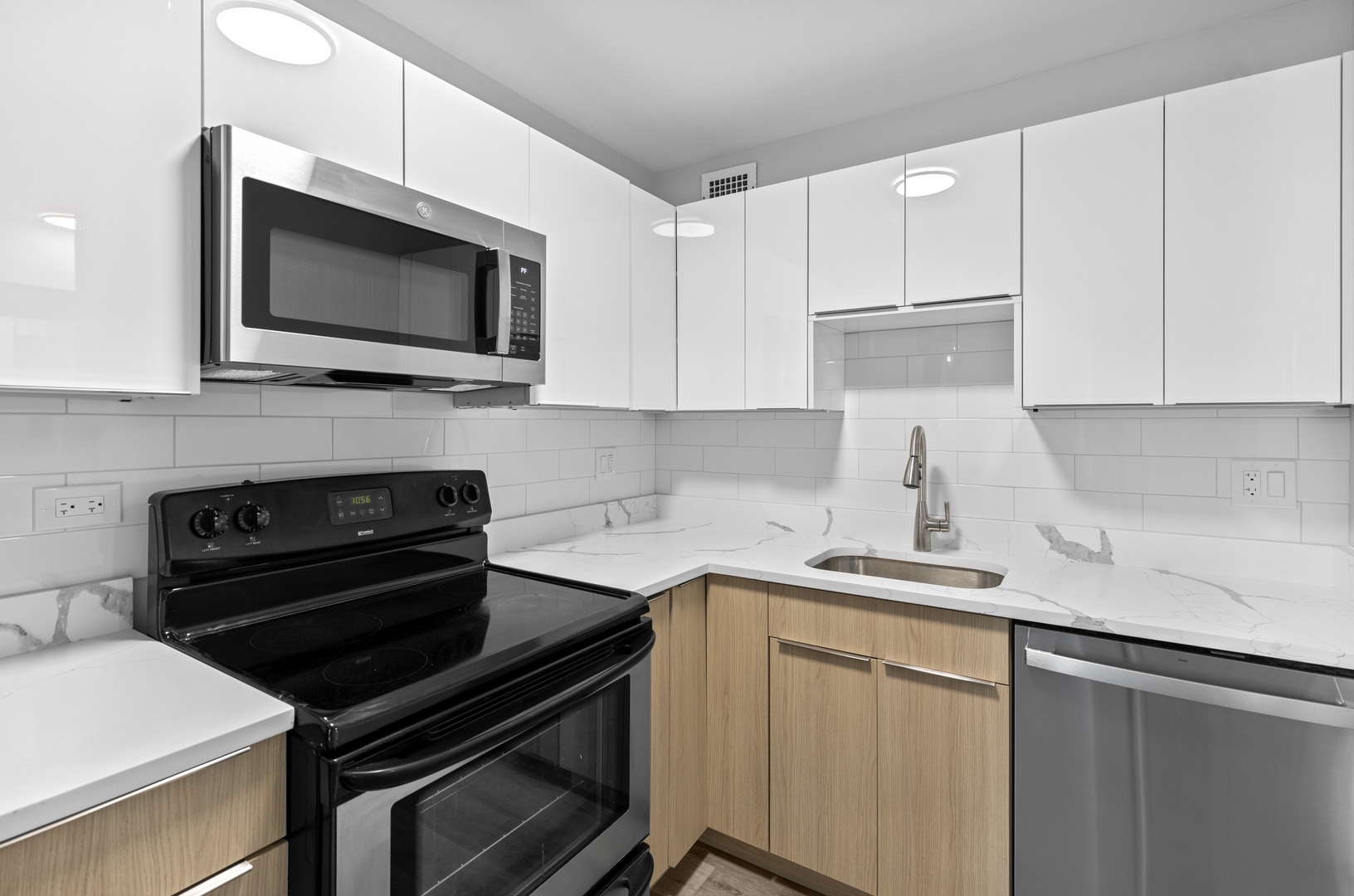 6166 N Sheridan Road 28E