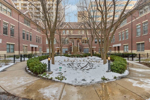 Photo of 1942 S PRAIRIE Street #2, Chicago, IL 60616 (MLS # 12723182)