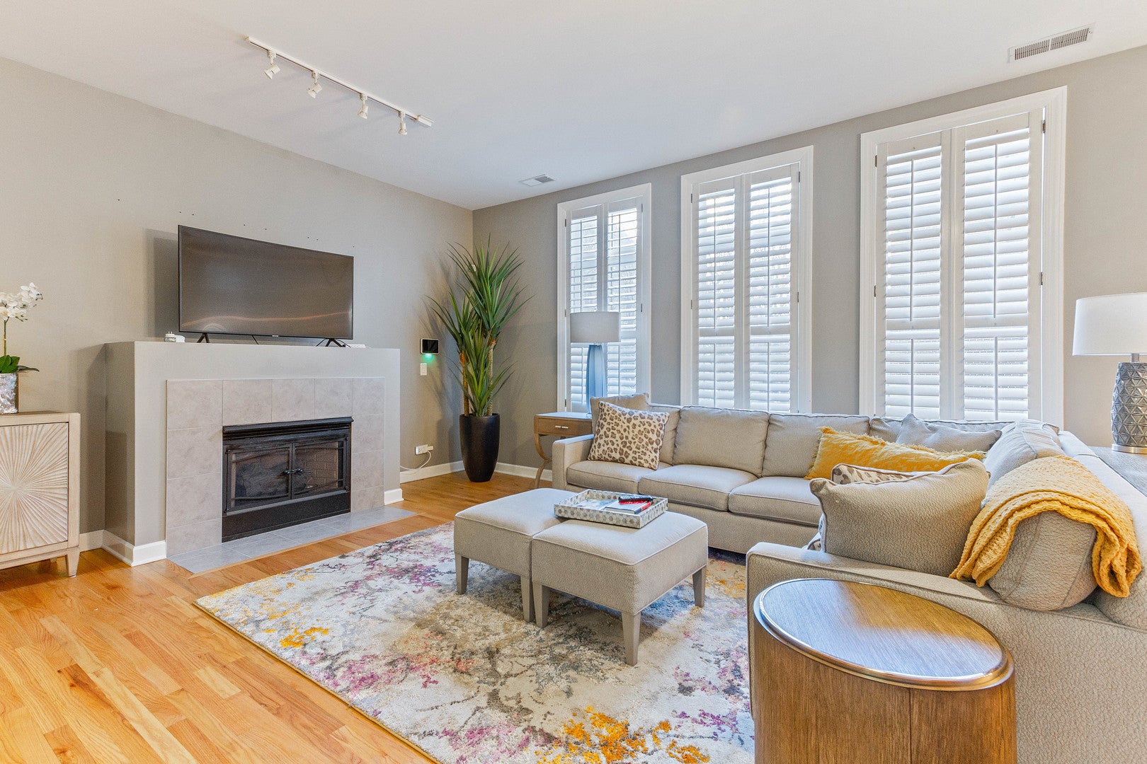 1942 S PRAIRIE Street 2