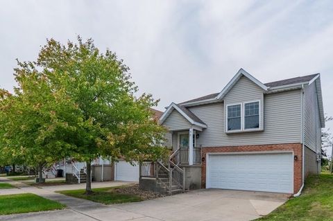 Tiny photo for 46 Parkshores Drive, Bloomington, IL 61701 (MLS # 12451294)