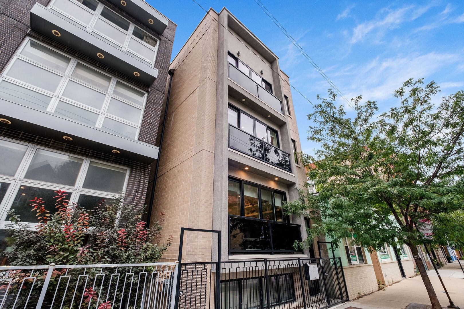 2209 W Belmont Avenue 2