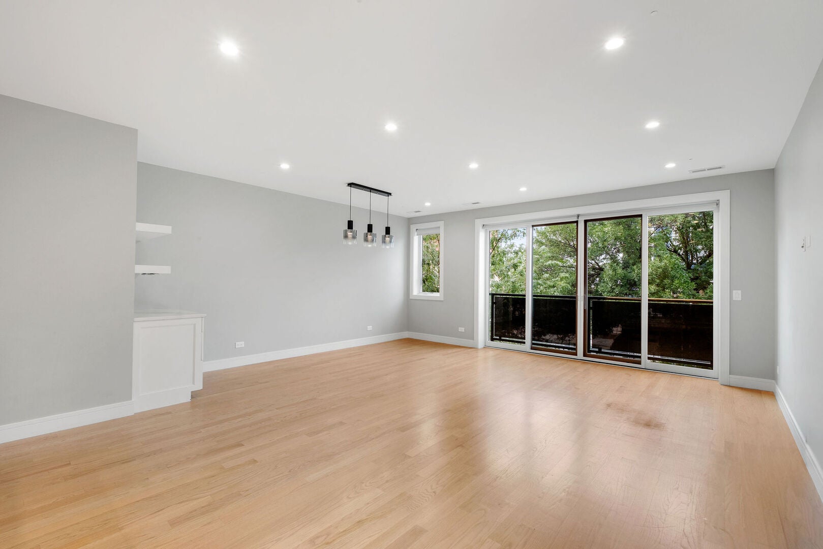 2209 W Belmont Avenue 2