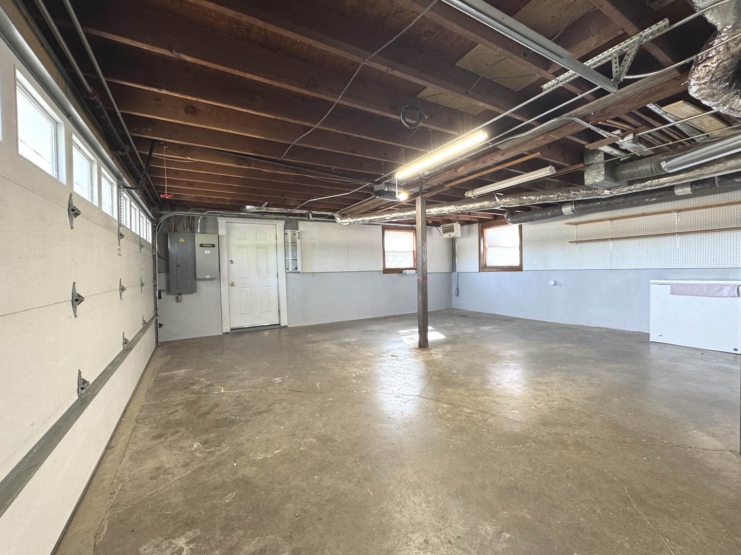 St. Anne, Illinois 60964, United States, 3 Bedrooms Bedrooms, ,2 BathroomsBathrooms,Residential,Active,234282