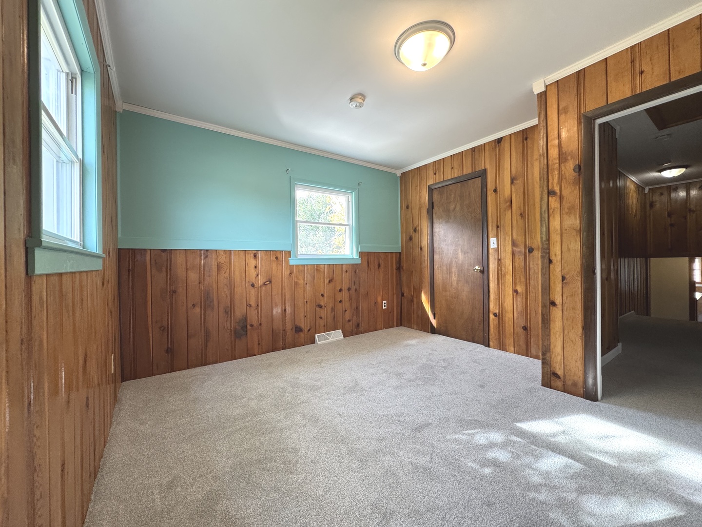 St. Anne, Illinois 60964, United States, 3 Bedrooms Bedrooms, ,2 BathroomsBathrooms,Residential,Active,234282