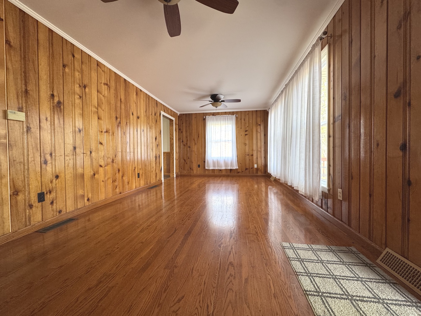 St. Anne, Illinois 60964, United States, 3 Bedrooms Bedrooms, ,2 BathroomsBathrooms,Residential,Active,234282