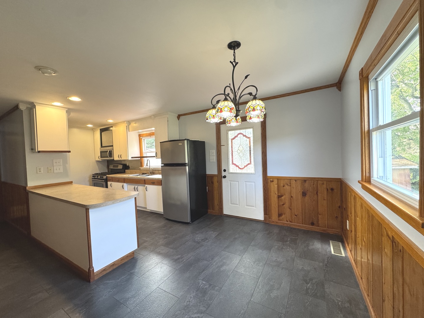 St. Anne, Illinois 60964, United States, 3 Bedrooms Bedrooms, ,2 BathroomsBathrooms,Residential,Active,234282