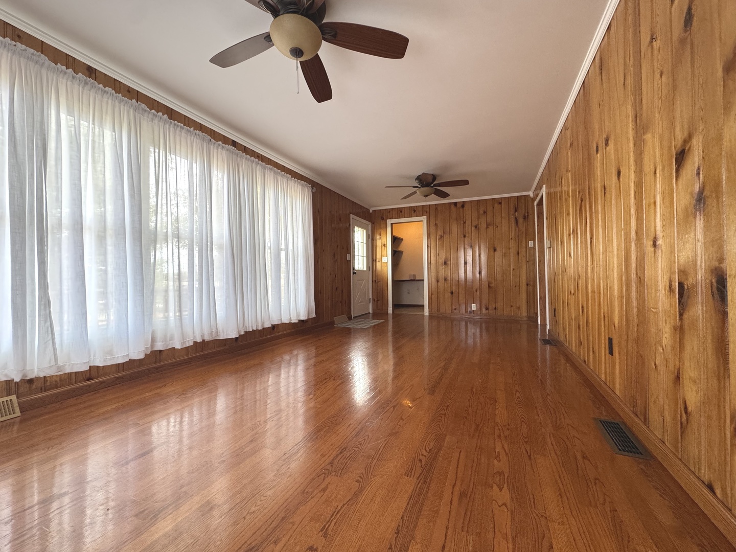 St. Anne, Illinois 60964, United States, 3 Bedrooms Bedrooms, ,2 BathroomsBathrooms,Residential,Active,234282