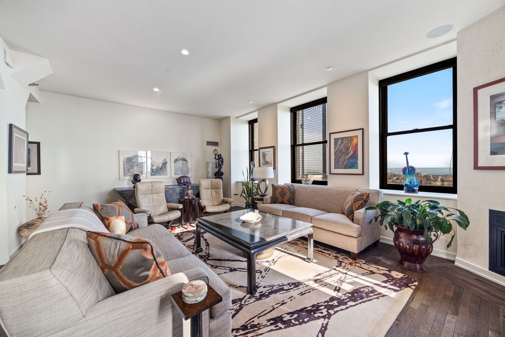 6 N Michigan Avenue 1103