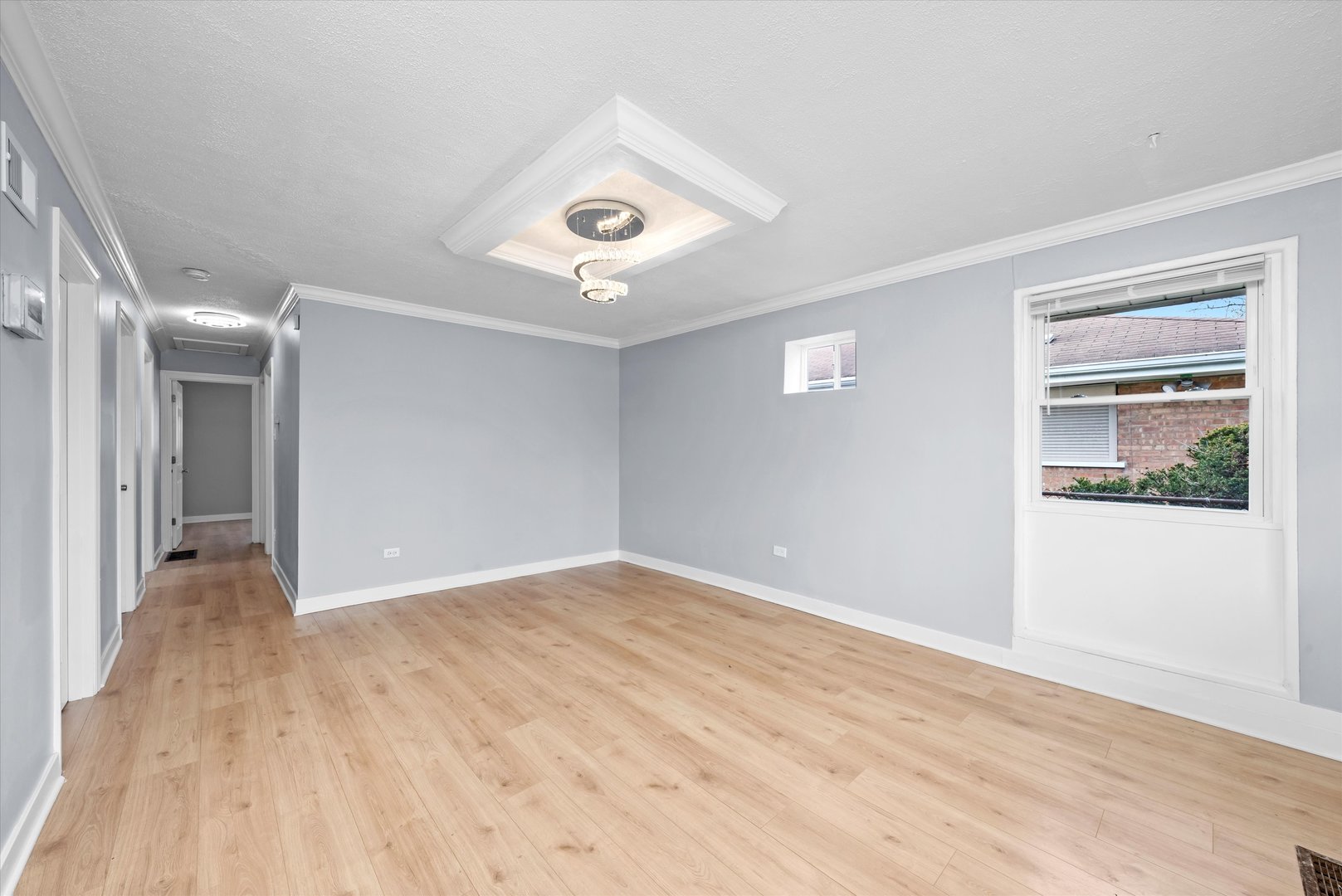 14728 Kenwood Avenue