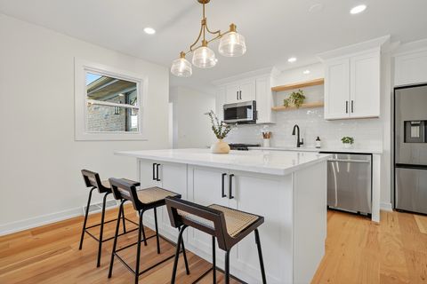 Tiny photo for 1237 N Ridge Avenue, Arlington Heights, IL 60004 (MLS # 12488955)