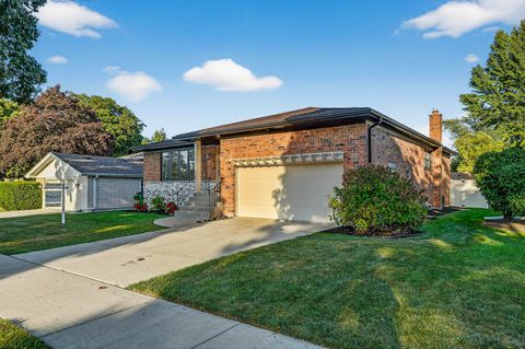 Tiny photo for 1237 N Ridge Avenue, Arlington Heights, IL 60004 (MLS # 12488955)