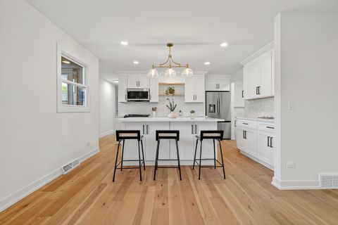 Tiny photo for 1237 N Ridge Avenue, Arlington Heights, IL 60004 (MLS # 12488955)