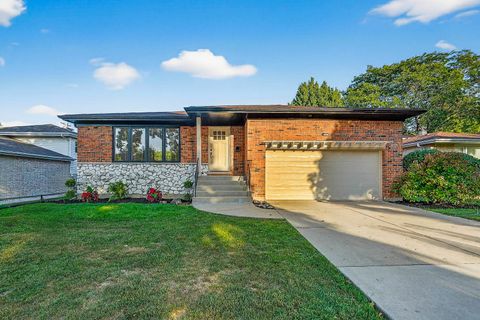 Photo of 1237 N Ridge Avenue, Arlington Heights, IL 60004 (MLS # 12488955)