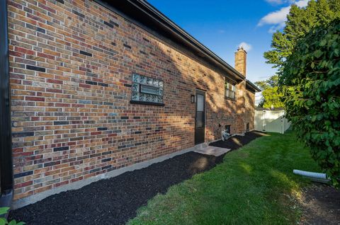 Tiny photo for 1237 N Ridge Avenue, Arlington Heights, IL 60004 (MLS # 12488955)