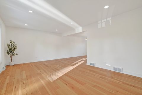 Tiny photo for 1237 N Ridge Avenue, Arlington Heights, IL 60004 (MLS # 12488955)
