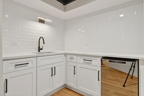 Tiny photo for 1237 N Ridge Avenue, Arlington Heights, IL 60004 (MLS # 12488955)