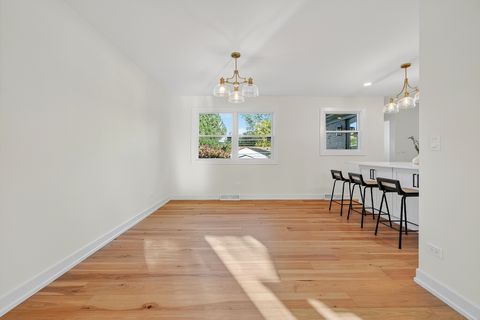 Tiny photo for 1237 N Ridge Avenue, Arlington Heights, IL 60004 (MLS # 12488955)