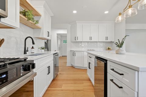 Tiny photo for 1237 N Ridge Avenue, Arlington Heights, IL 60004 (MLS # 12488955)