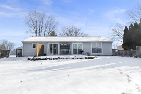 Tiny photo for 1041 Wimbledon Drive, Island Lake, IL 60042 (MLS # 12550977)