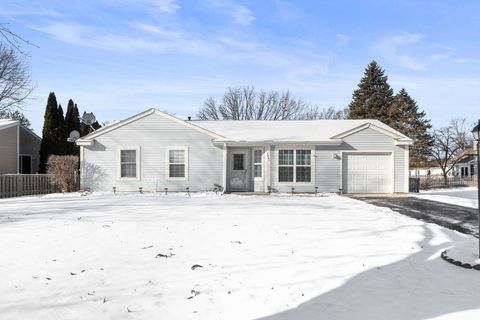 Photo of 1041 Wimbledon Drive, Island Lake, IL 60042 (MLS # 12550977)
