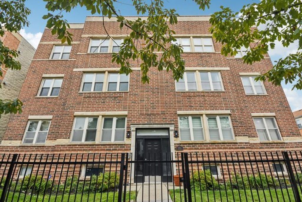 Photo for 4511 S Lake Park Avenue #3S, Chicago, IL 60653 (MLS # 12495676)