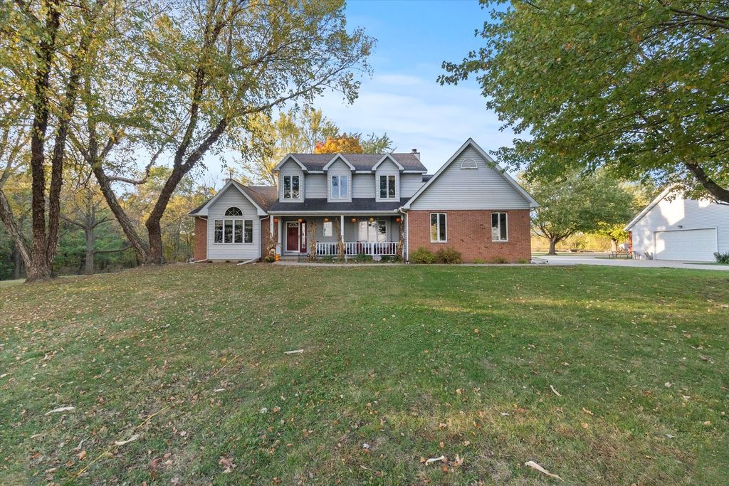 Photo for 15344 Norrish Road, Morrison, IL 61270 (MLS # 12505335)