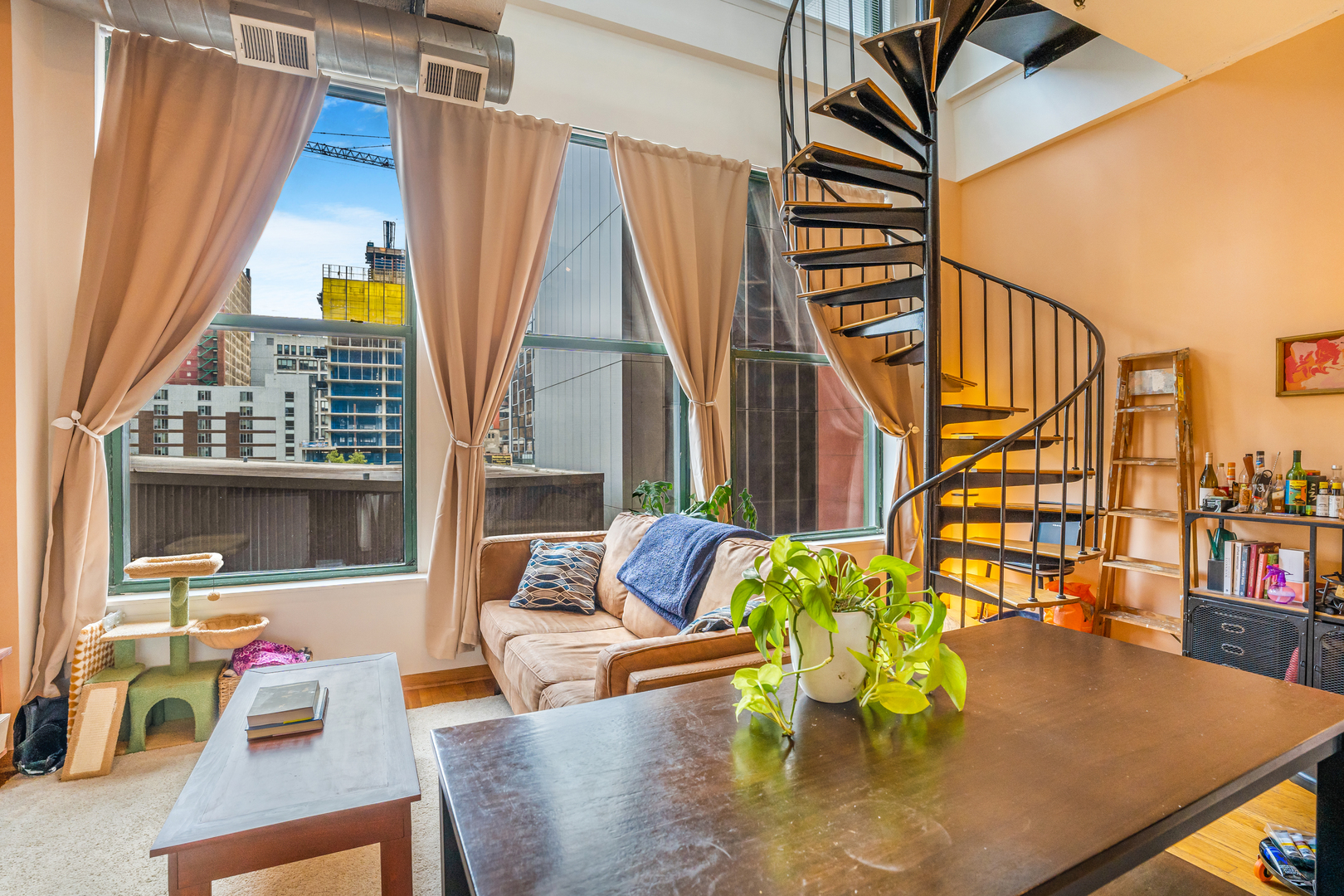 633 S PLYMOUTH Court 301