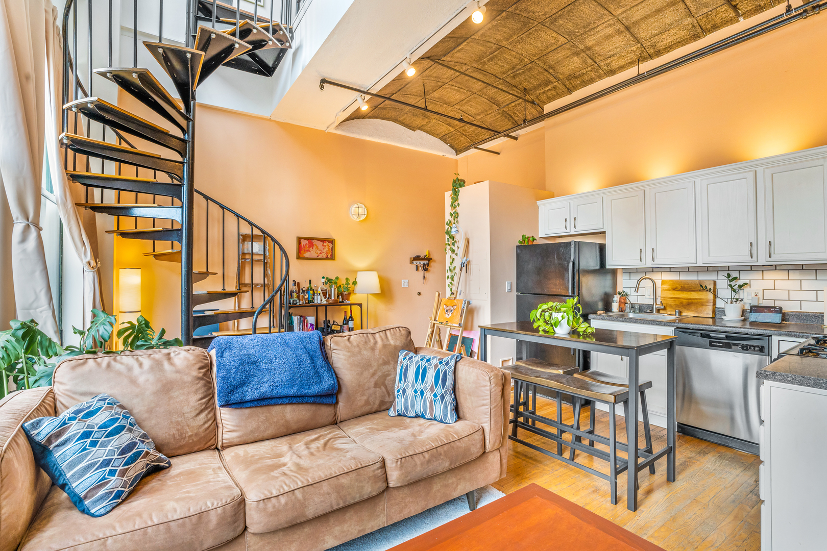 633 S PLYMOUTH Court 301
