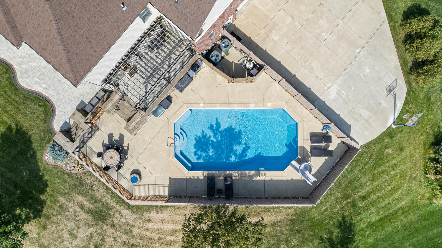 5021 Chestnut Grove Drive