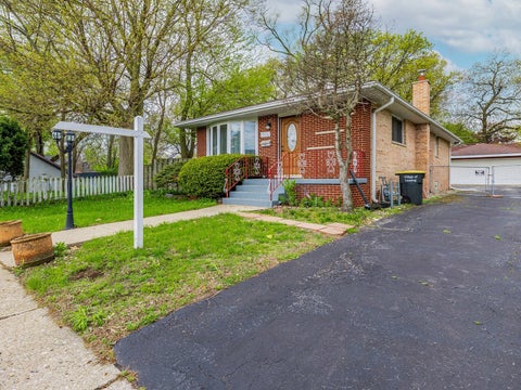 Photo of 18136 Oakwood Avenue, Lansing, IL 60438 (MLS # 12725225)