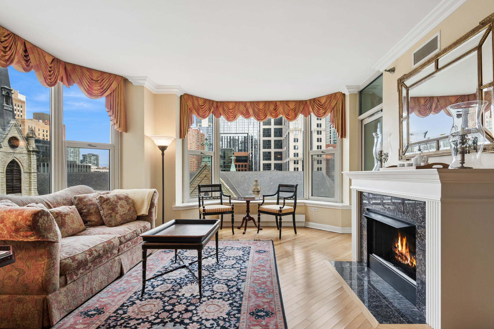 25 E Superior Street 901